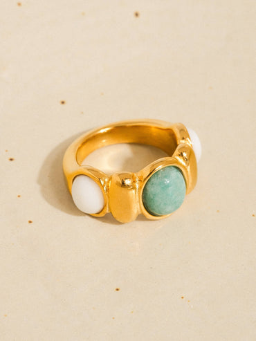 Elegant 18K gold natural stone ring, hypoallergenic and water-resistant