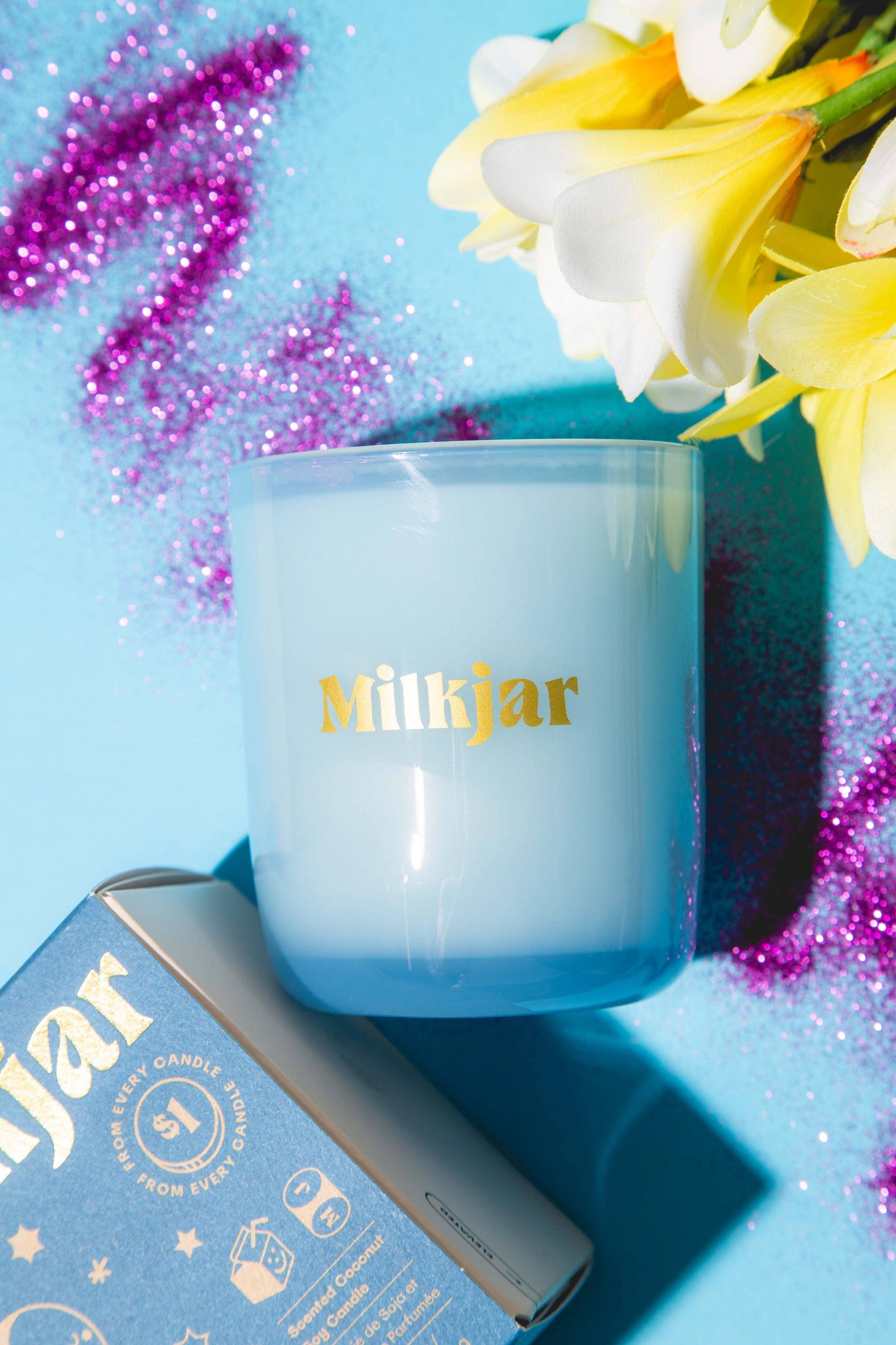 Summer night inspired candle with crackling wooden wick