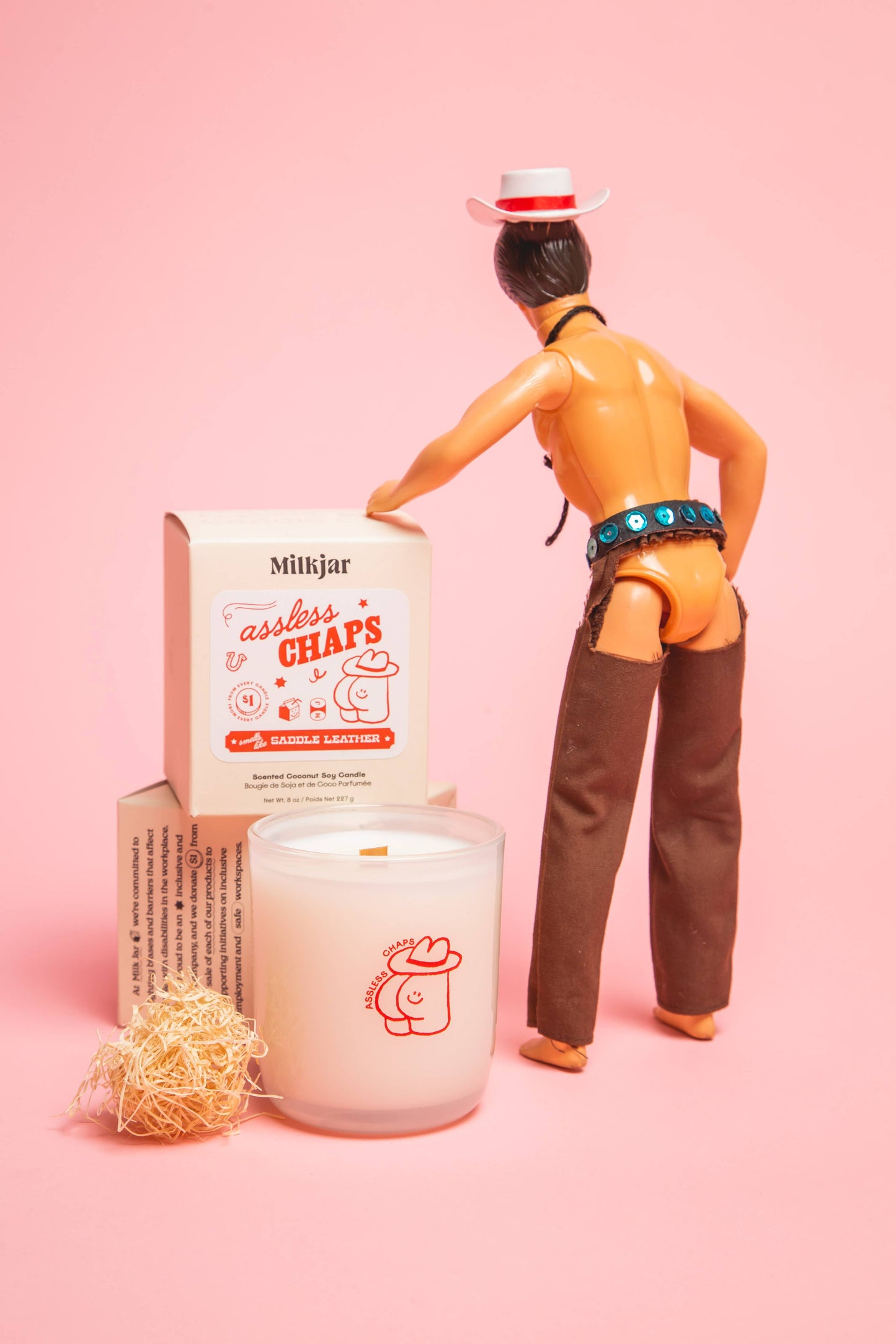 Gift candle with rugged leather aroma for Western décor lovers
