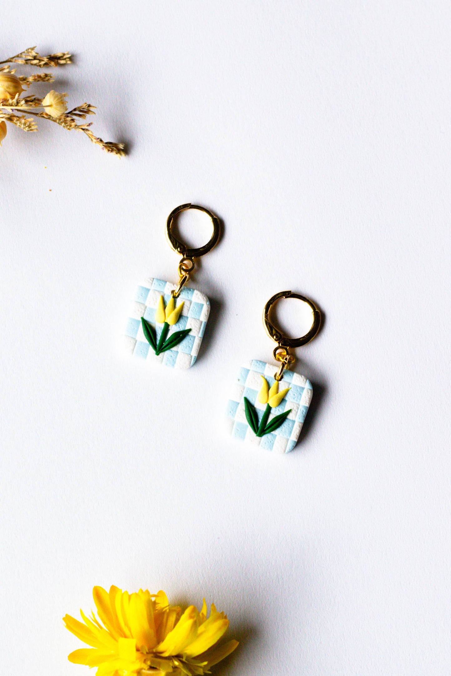 Checkerboard Tulip Huggie - Blue and White