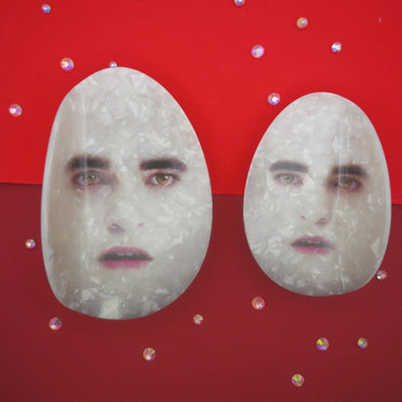 Funny Edward Cullen hair clip inspired by viral Eggward meme

