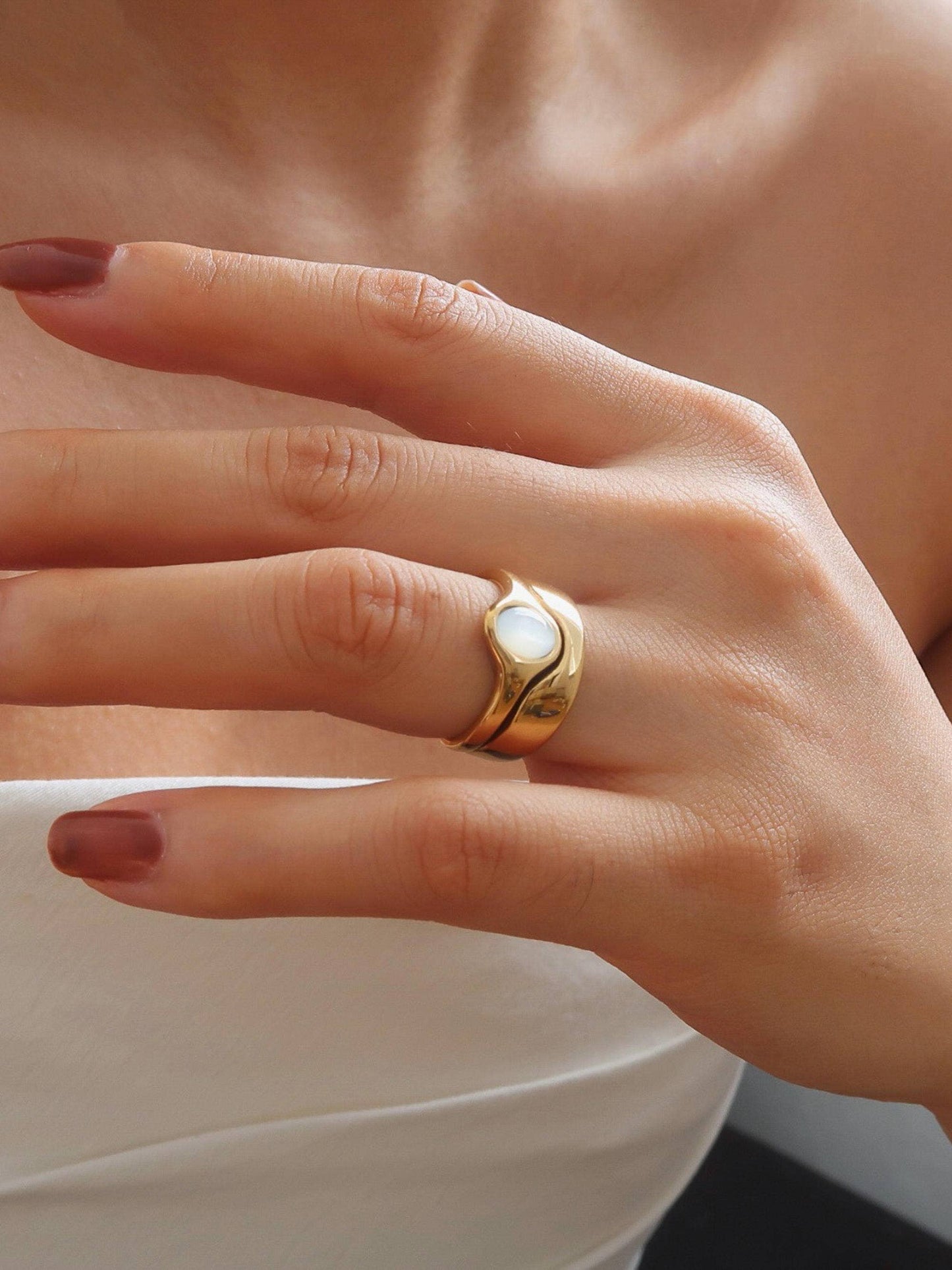 Alouette 18K Gold White Stone Wave Ring
