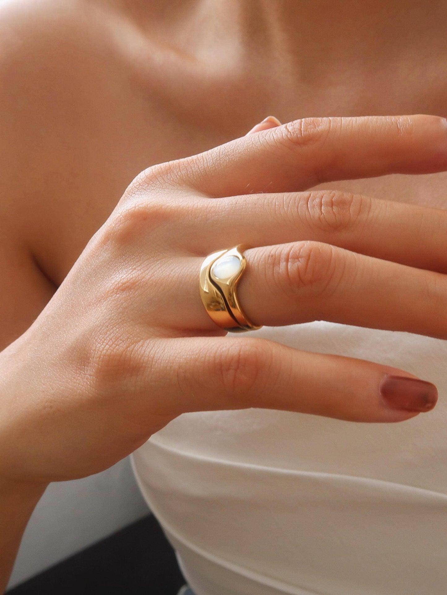 Alouette 18K Gold White Stone Wave Ring