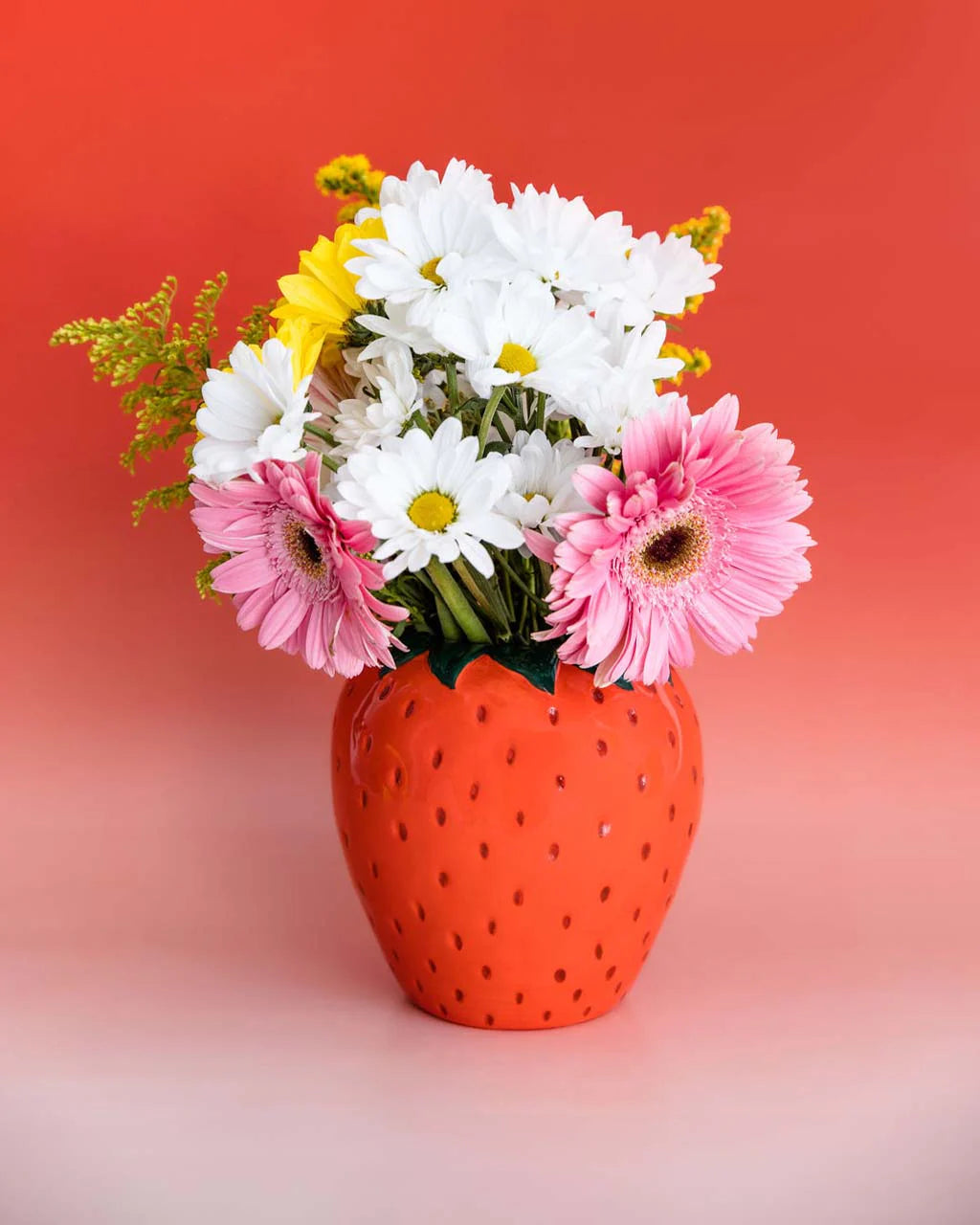 Flower vase strawberry design 