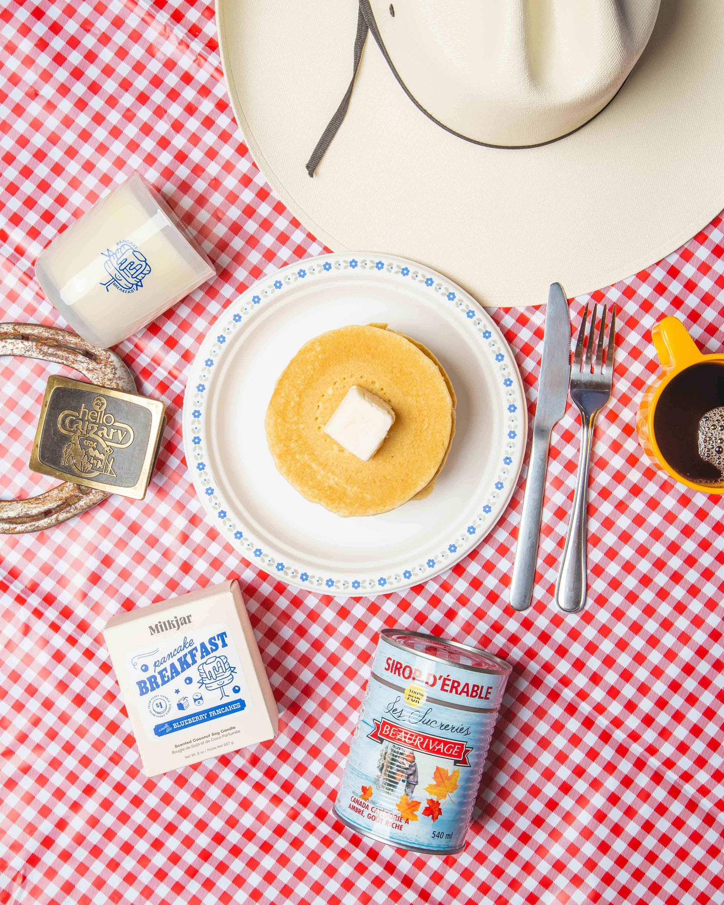 Cozy breakfast candle with crackling wooden wick and sweet aroma