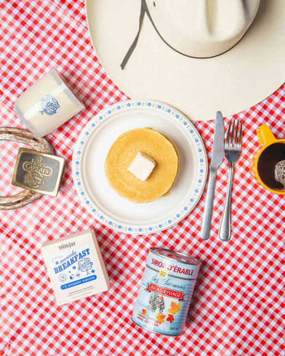 Cozy breakfast candle with crackling wooden wick and sweet aroma